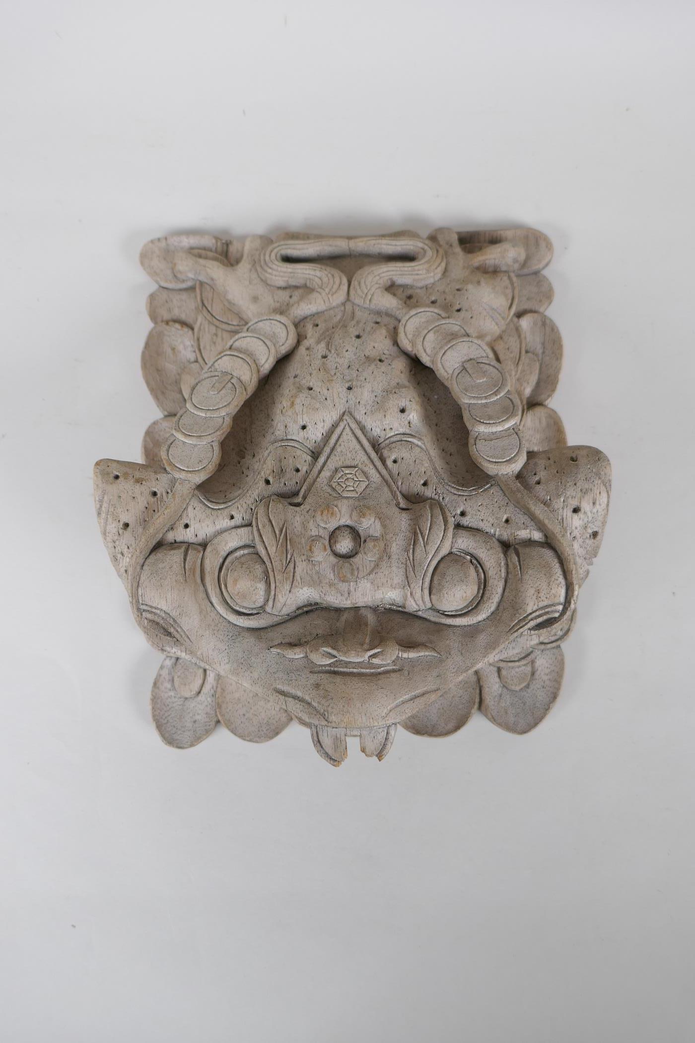 An antique Chinese carved wood Chan Chu (money toad), 20 x 24cm - Image 3 of 5