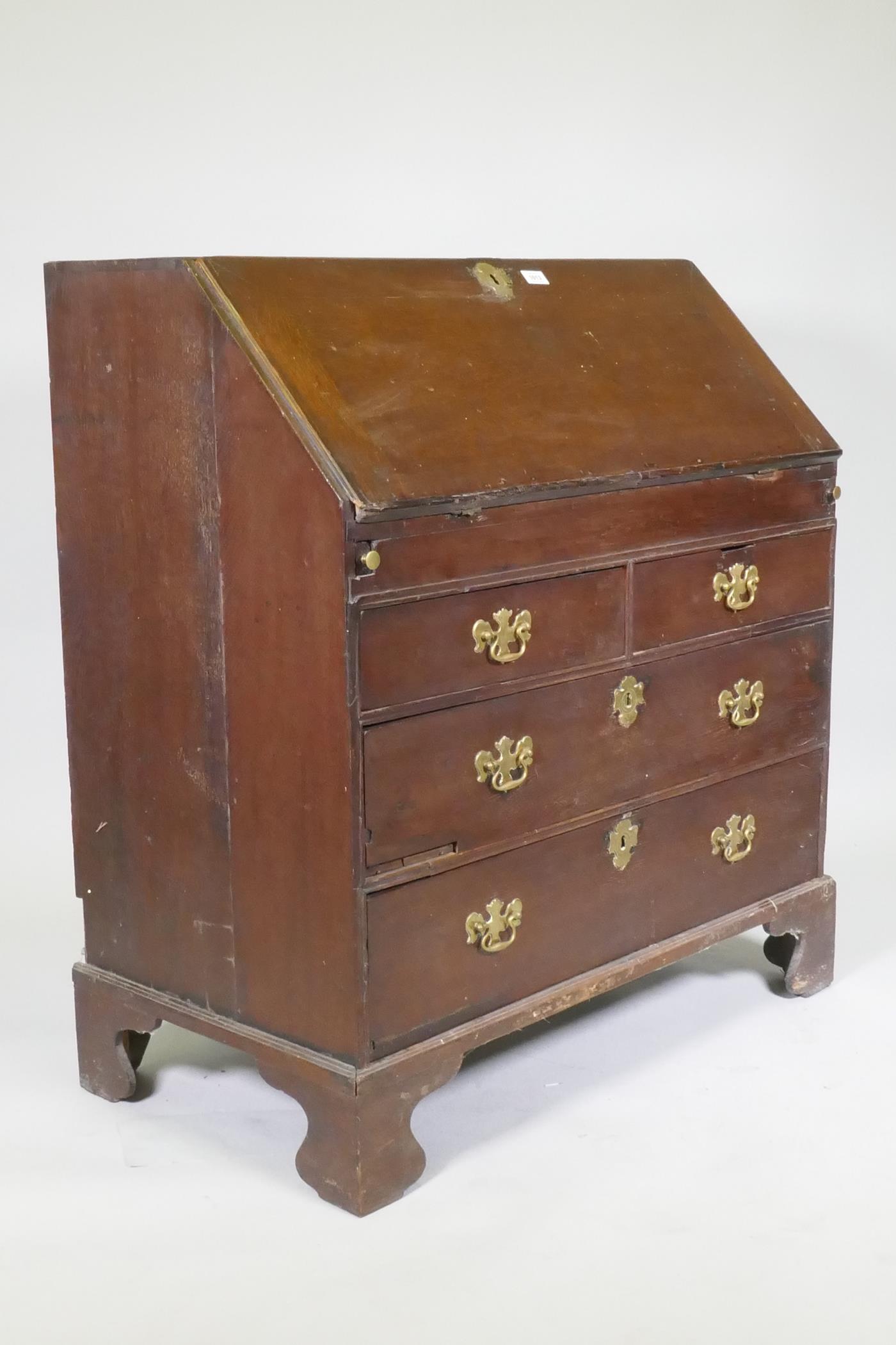 An early Georgian oak fall front bureau, the interior with drawers and pigeon holes and slide - Image 5 of 7