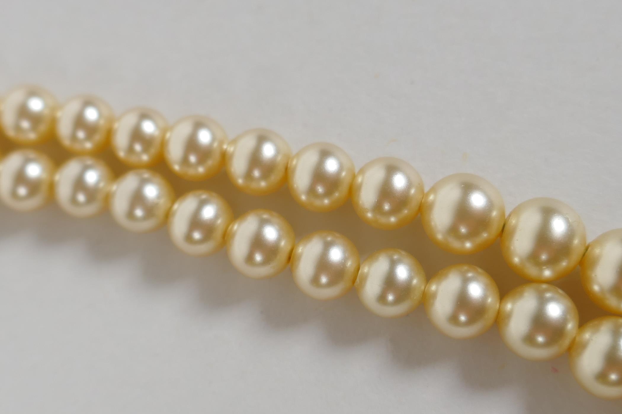 A vintage graduated pearl twin strand necklace, 38cm long - Image 3 of 4