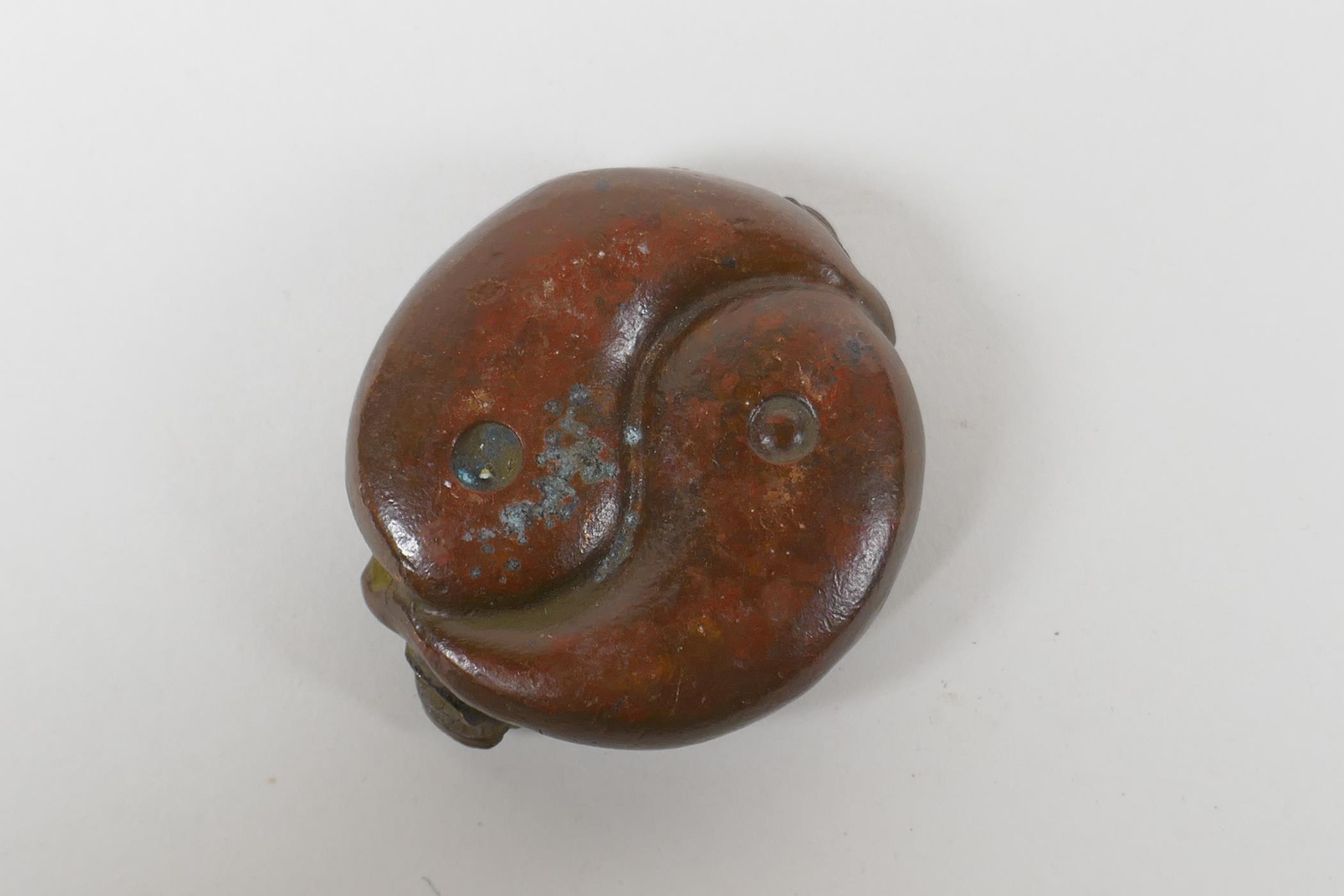 An oriental cast bronze rondel in the form of two water buffalo and a Yin Yang emblem, 6cm diameter - Image 3 of 3