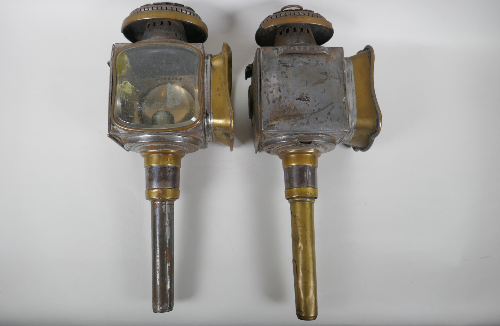 A pair of antique brass and steel coach lamps with bevelled glass panels, 44cm - Image 5 of 6