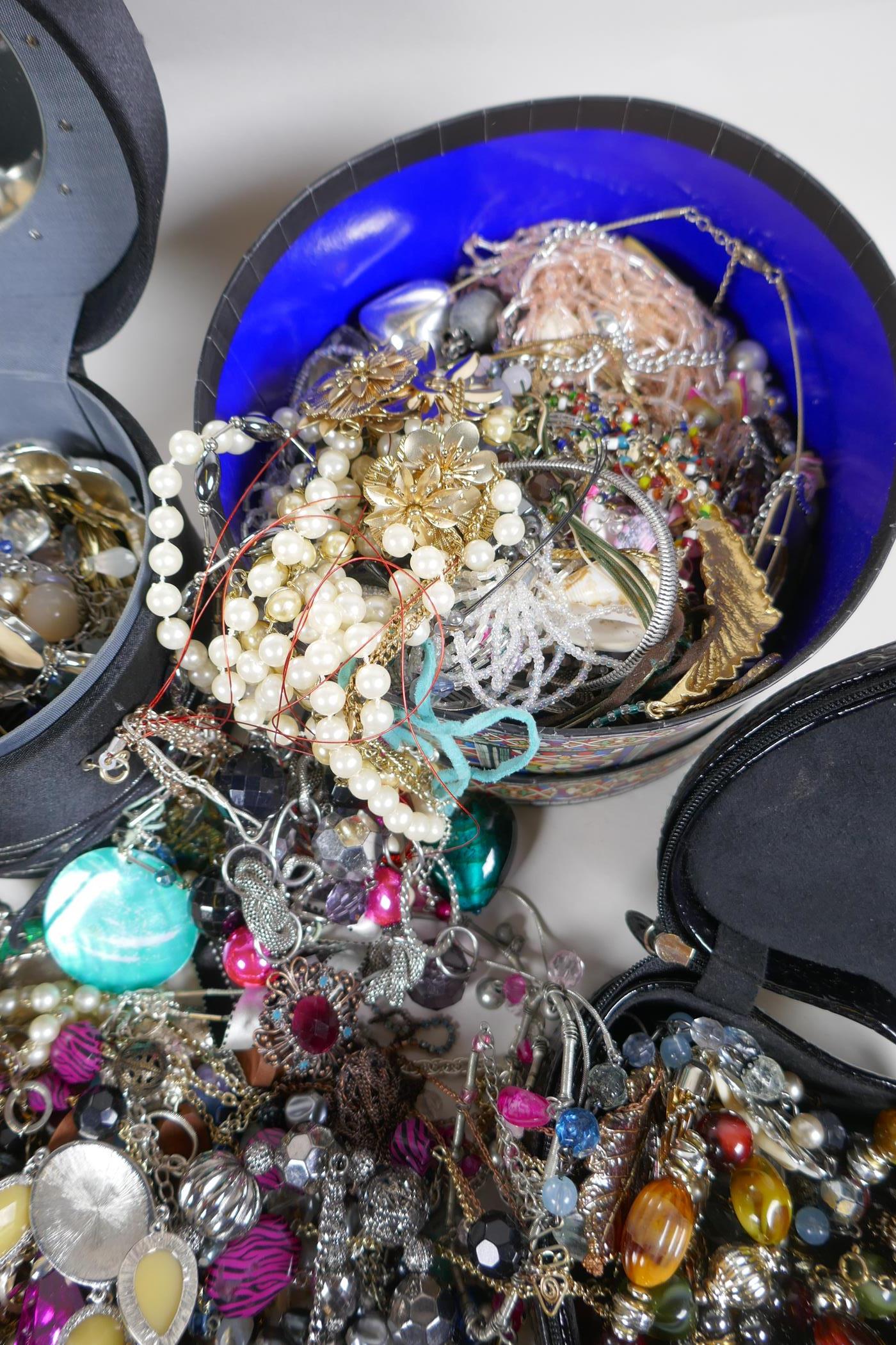 A large quantity of vintage costume jewellery and jewellery boxes, including necklaces, pendants, - Image 7 of 9