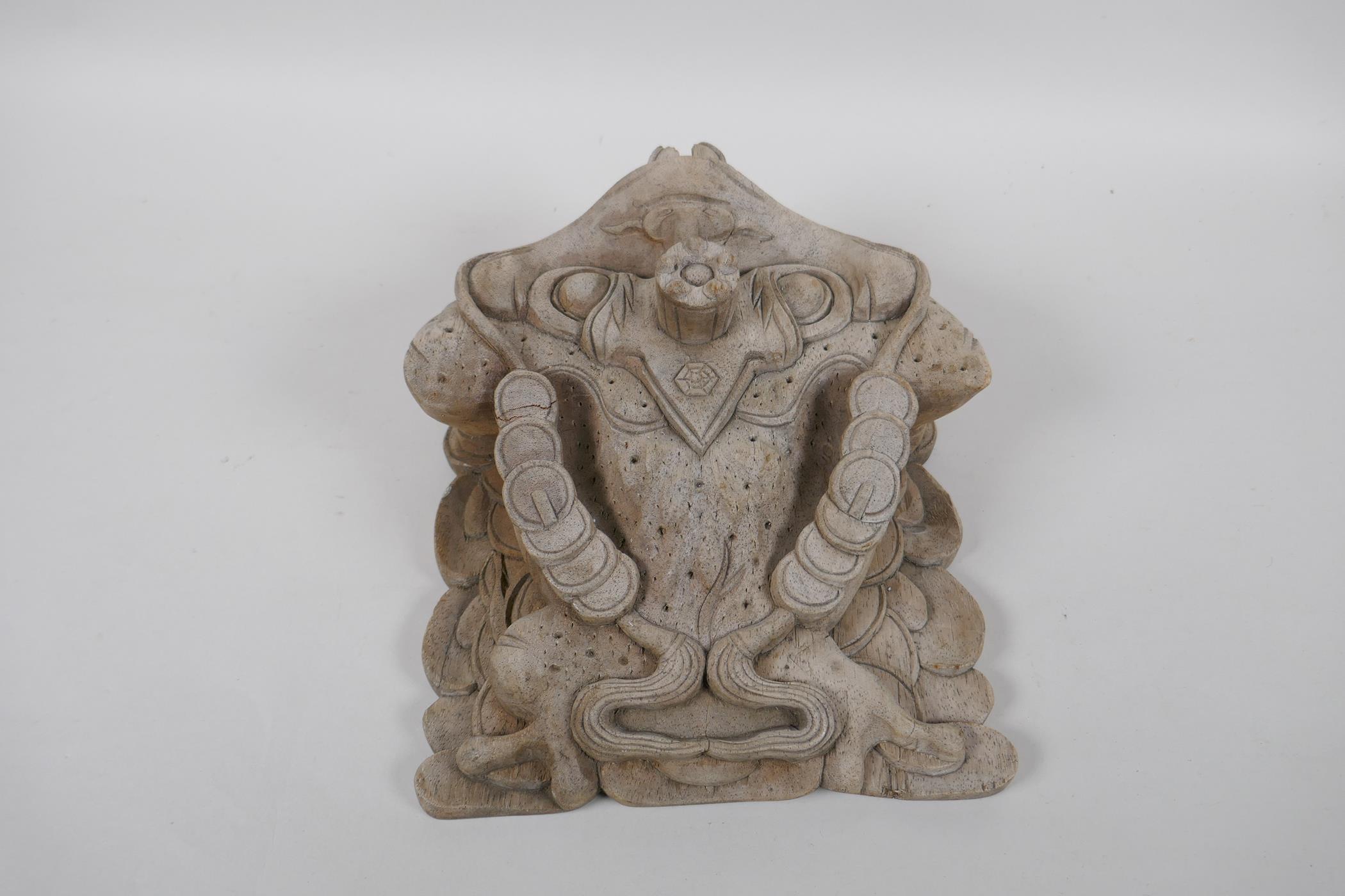 An antique Chinese carved wood Chan Chu (money toad), 20 x 24cm - Image 5 of 5