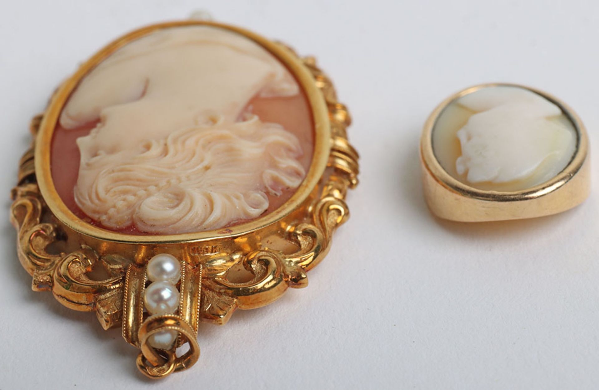 A continental 18ct gold and seed pearl framed cameo - Image 4 of 4