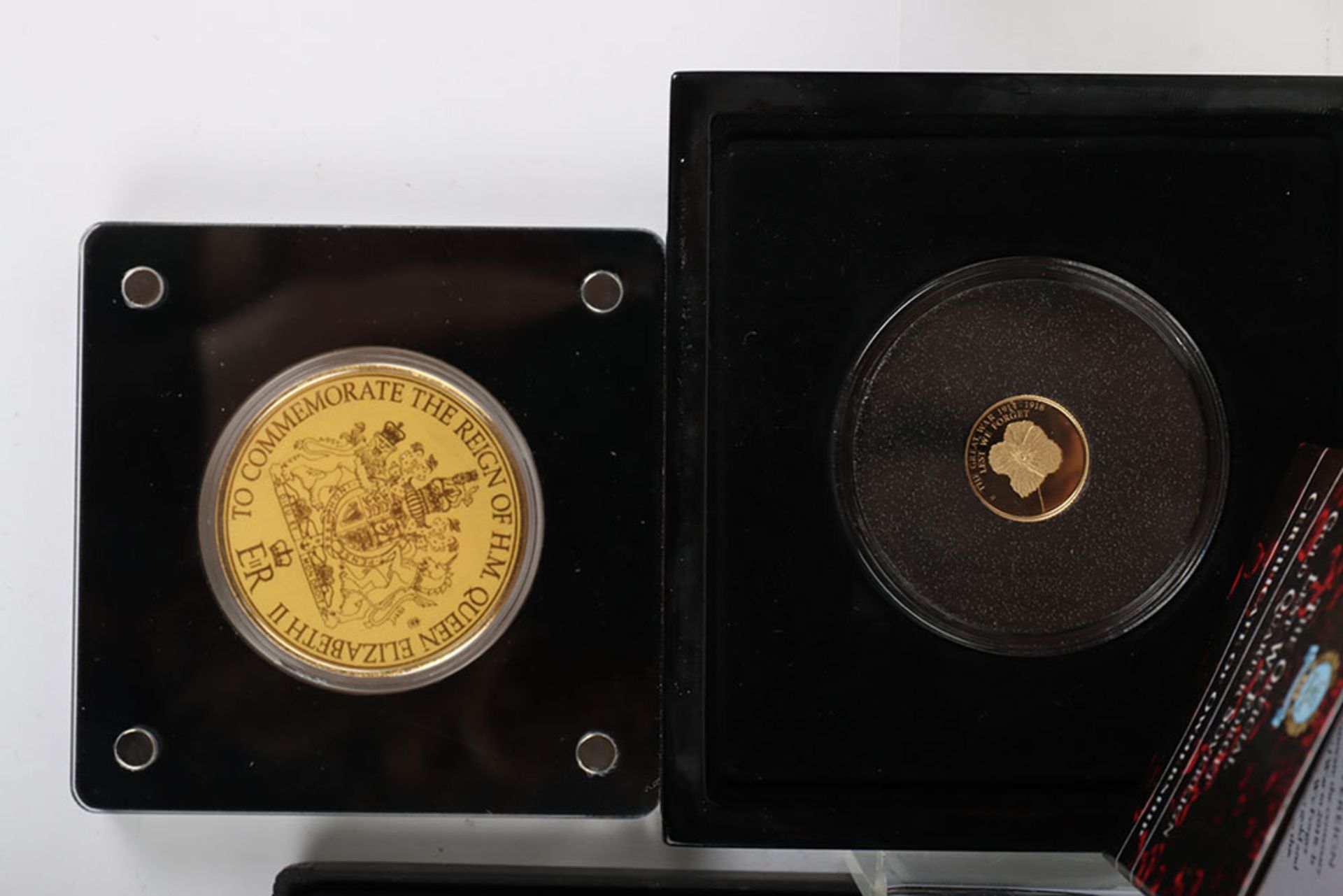 A set of four 9ct gold (1g each) Tristan da Cunha coins - Image 3 of 4