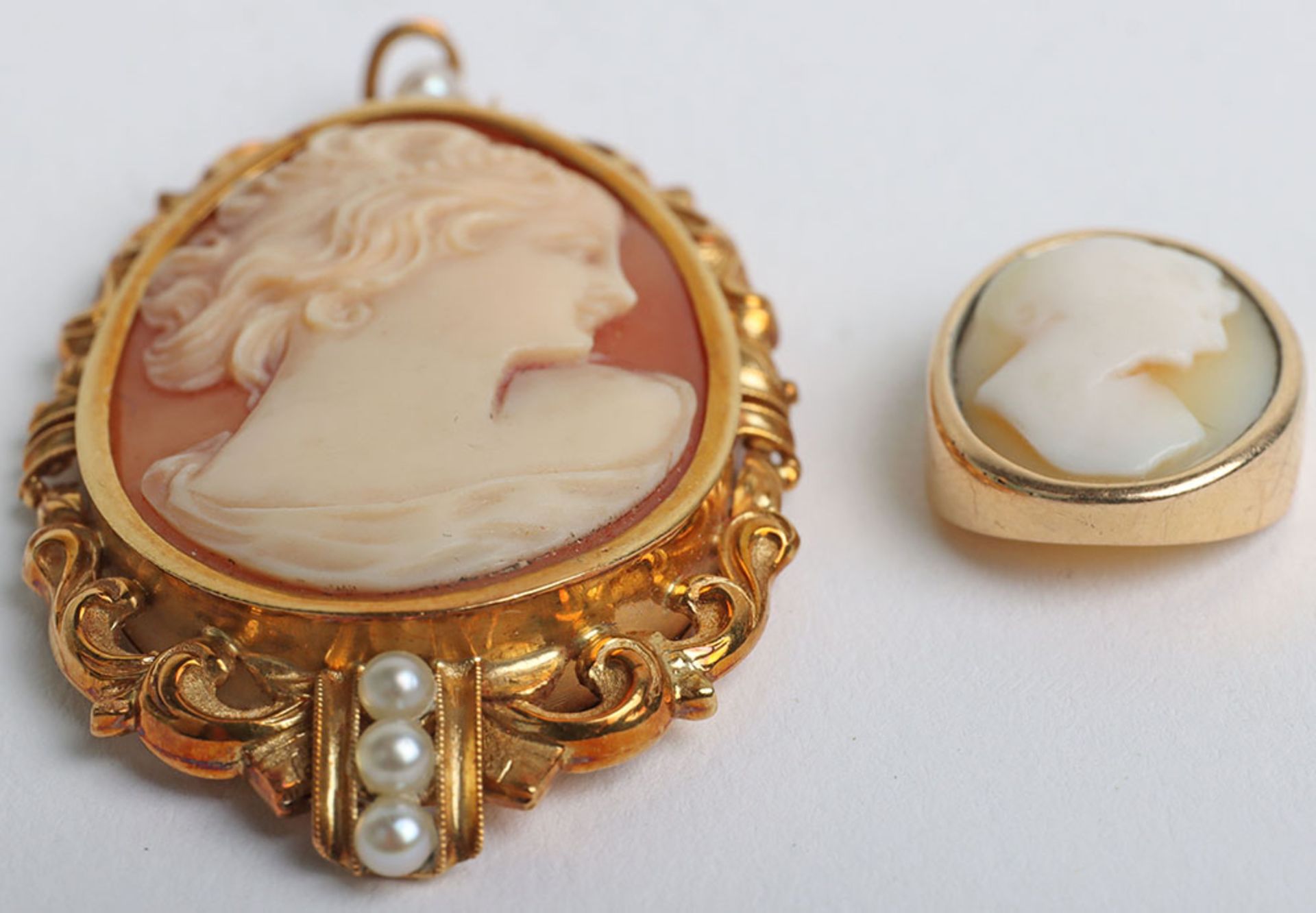 A continental 18ct gold and seed pearl framed cameo - Image 3 of 4