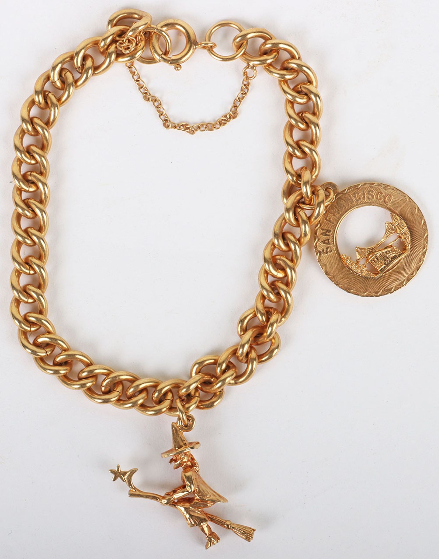 A 9t gold charm bracelet - Image 4 of 6