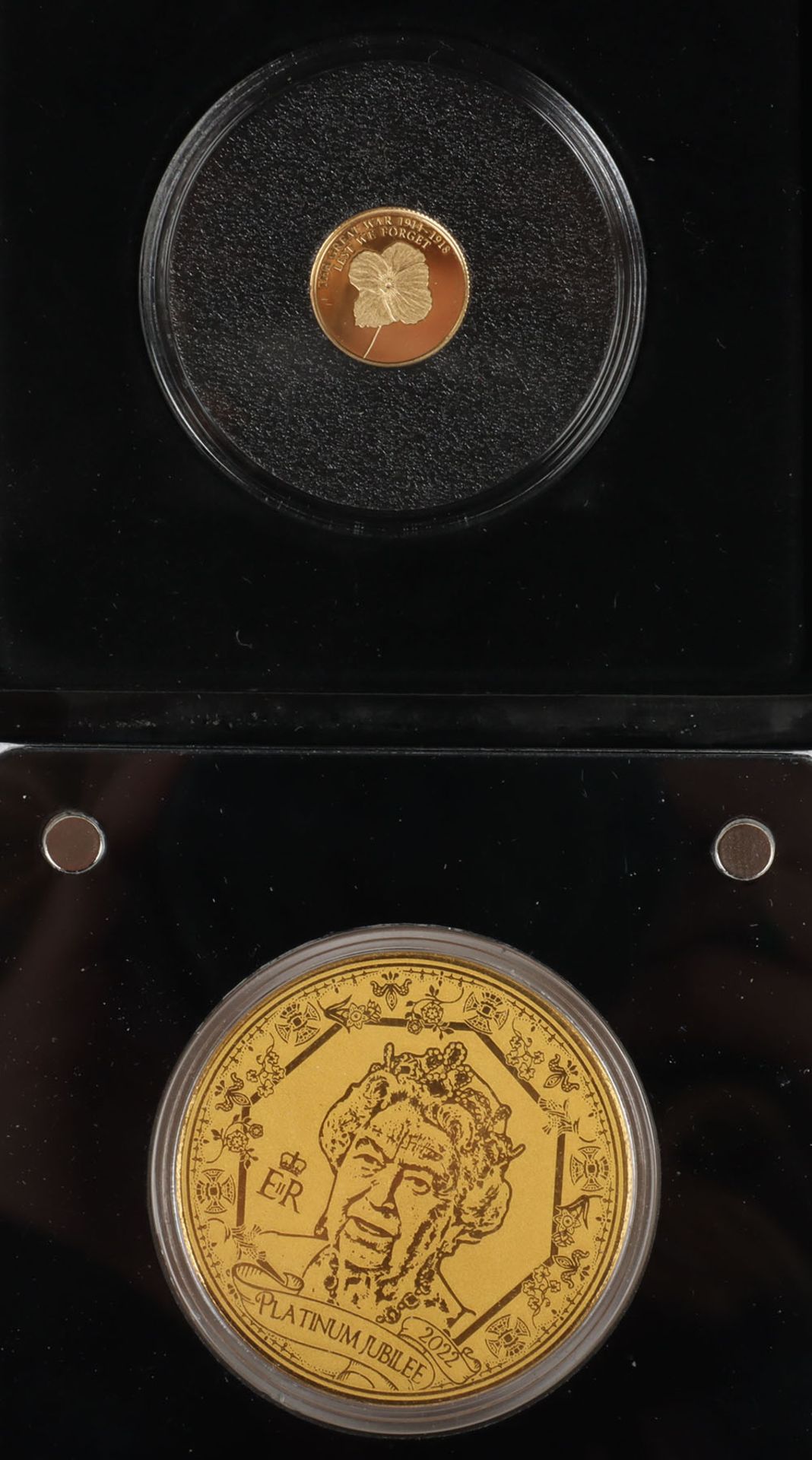 A set of four 9ct gold (1g each) Tristan da Cunha coins - Image 4 of 4