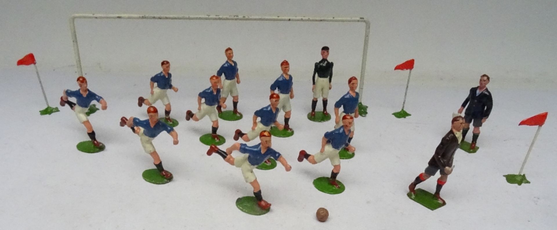 Britains Famous Football Teams: CHELSEA - Image 3 of 8