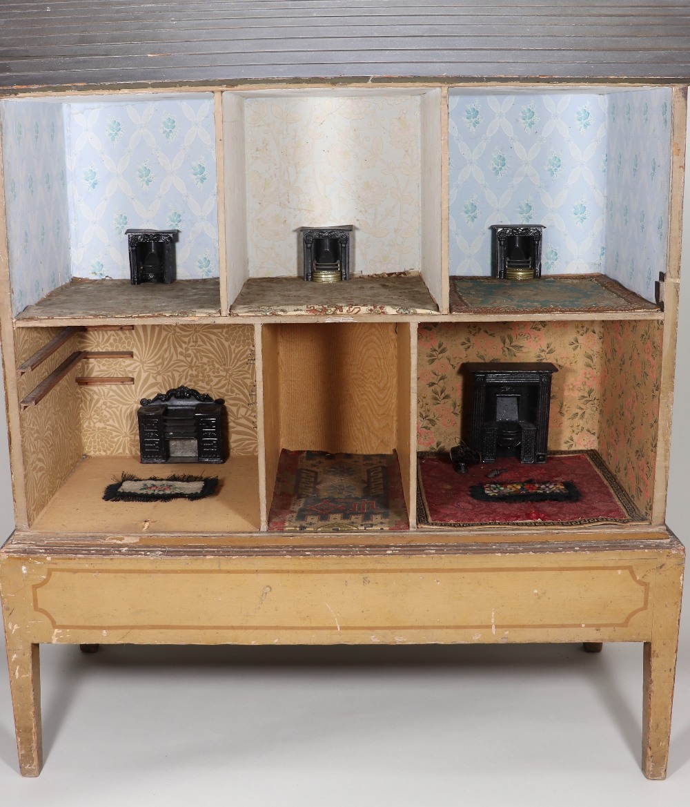 A fine and early English painted wooden dolls house on original stand, 1820s/30s, - Image 2 of 5