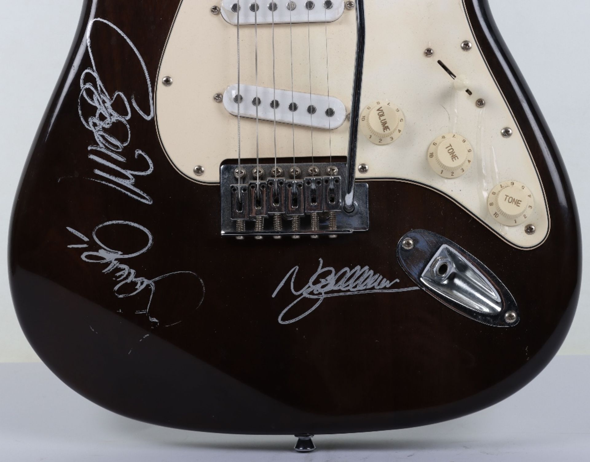 Oasis Signed Guitar - Bild 3 aus 6