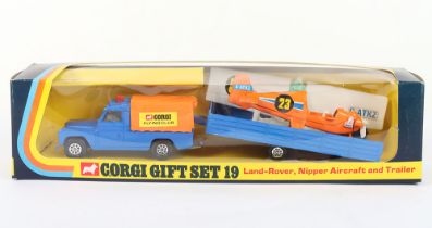 Corgi Gift set 19 Land-Rover, Nipper Aircraft and trailer ‘Corgi Flying Club’