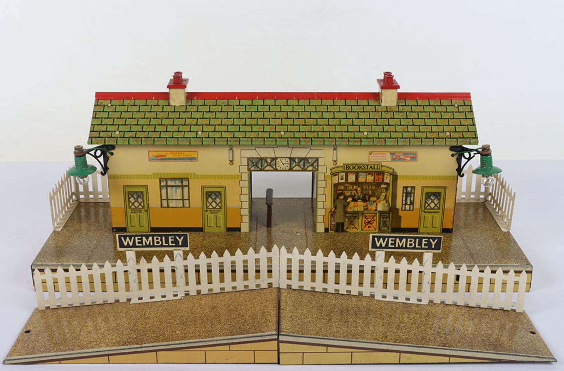 Hornby Series 0 gauge boxed No.4E Wembley station - Bild 3 aus 9