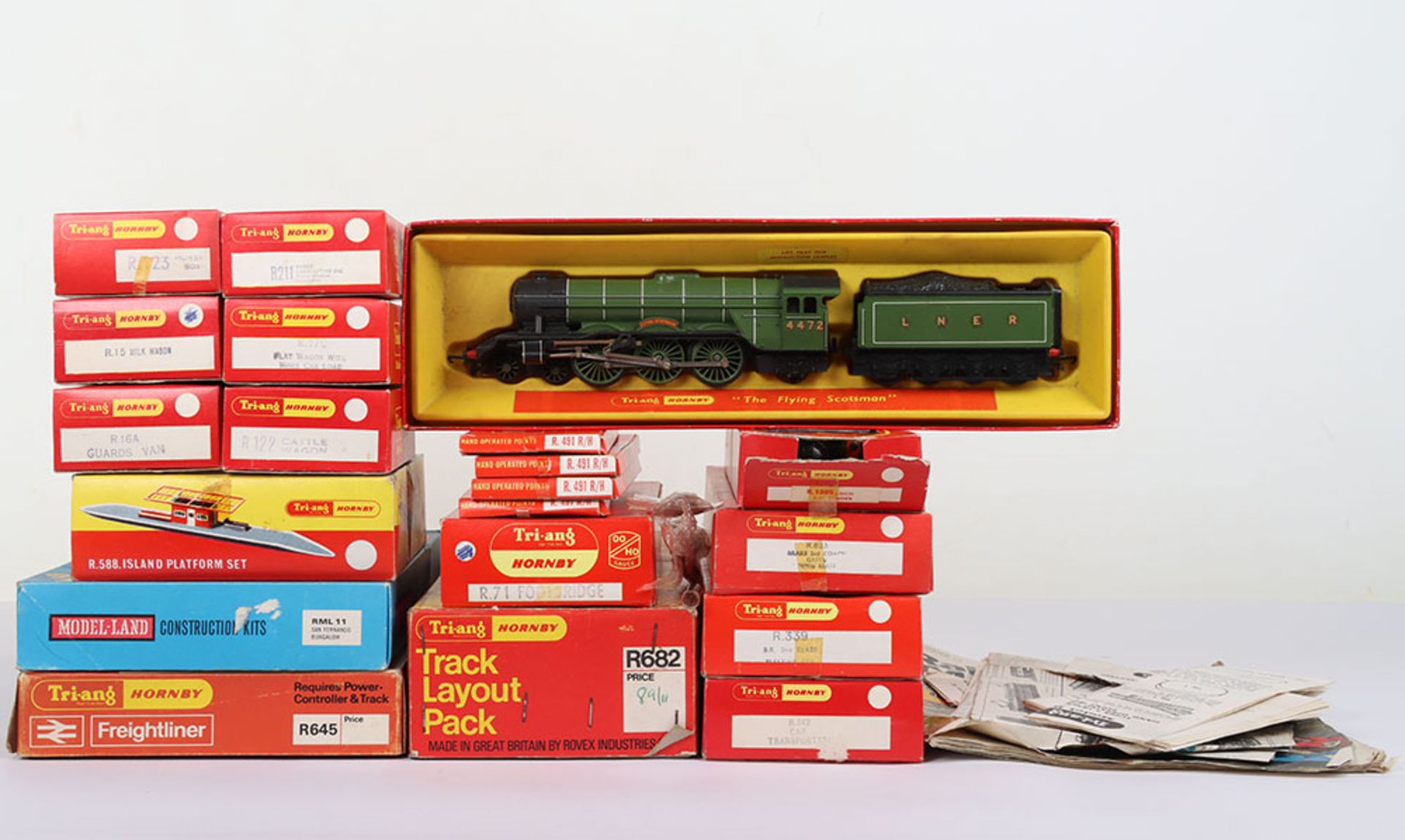 Tri-ang Hornby 00 gauge boxed Freightliner set, locomotives, rolling stock