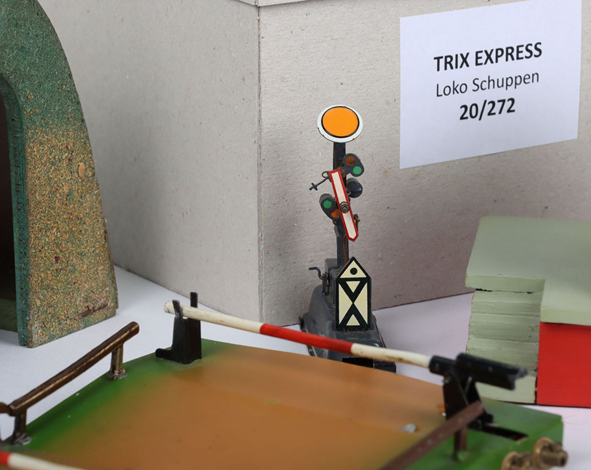 Trix Express wooden tack buildings - Bild 2 aus 3