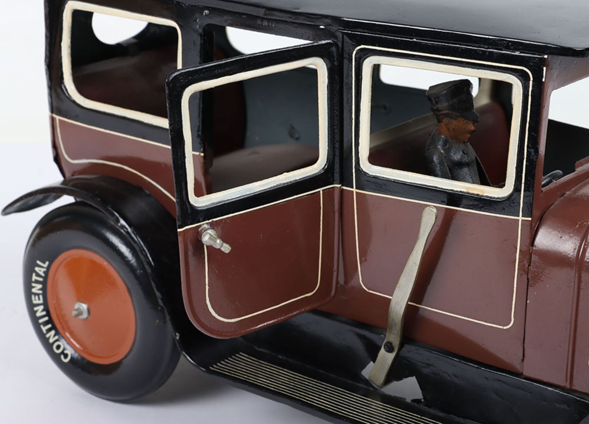 A large Bing tinplate clockwork Limousine with electric lights, German 1920s - Image 5 of 5