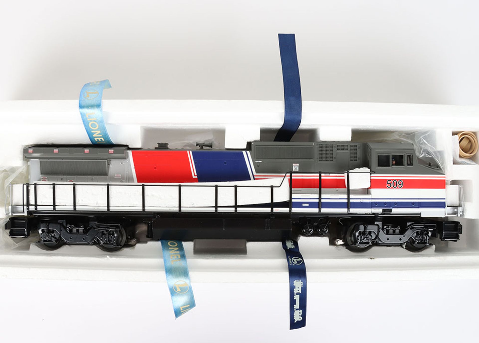 Lionel 0 gauge Dash-8-32 BWH Amtrak diesel locomotive - Image 2 of 3