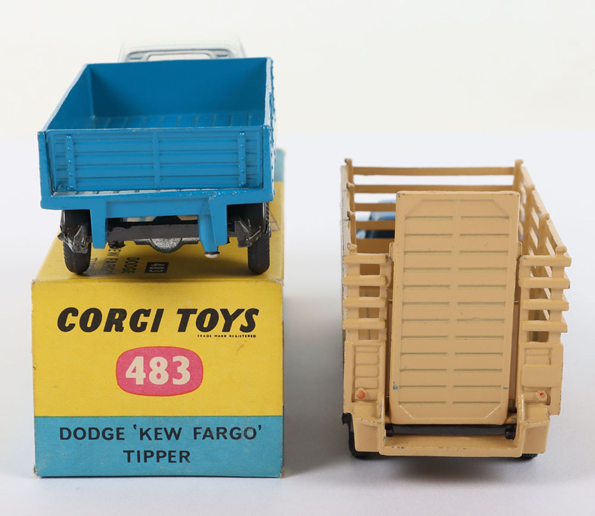 Two Corgi Toys Dodge Kew Fargo Trucks - Bild 4 aus 5