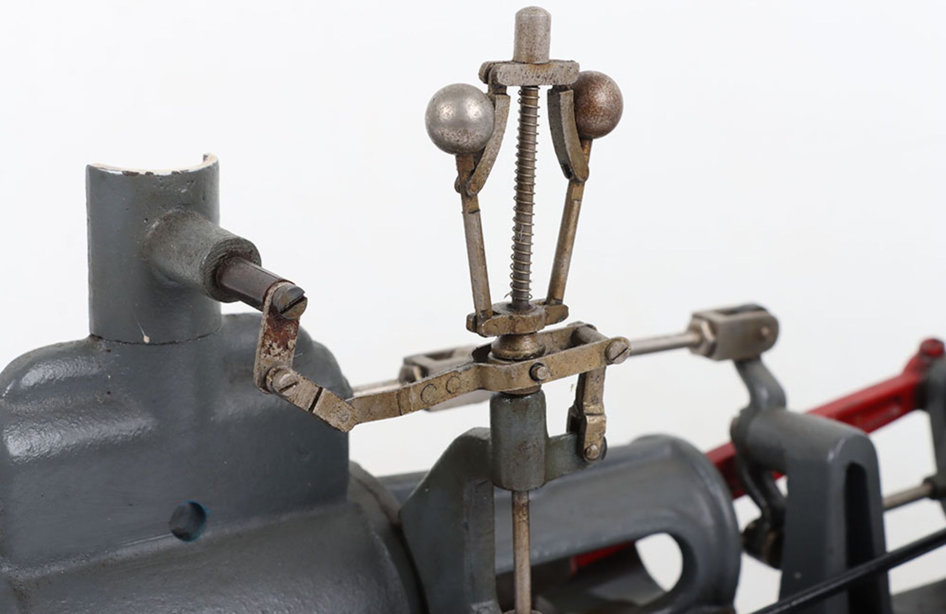 A cut-away demonstration model of a horizontal steam engine - Image 3 of 6