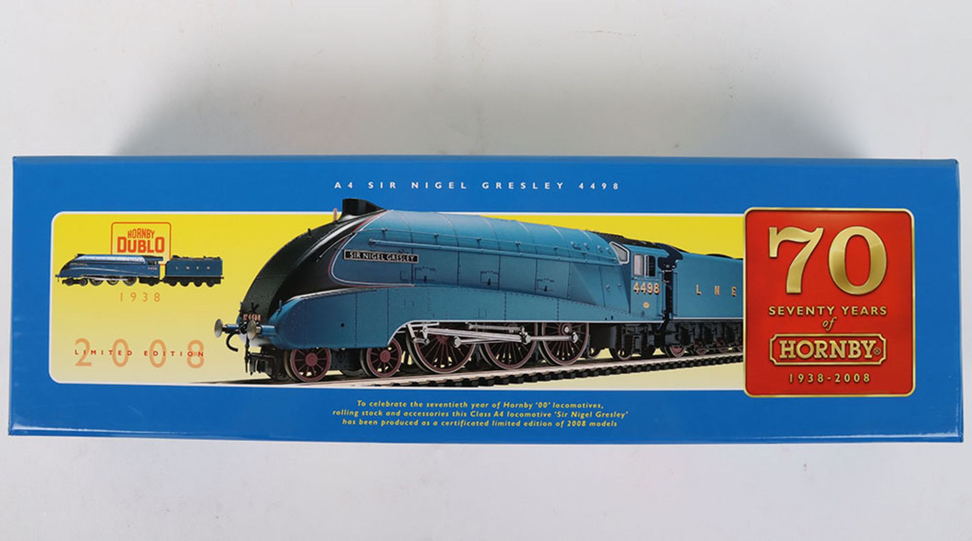 Hornby 00 gauge R2688 Limited Edition 70th Years of Hornby 4-6-2 Sir Nigel Gresley locomotive and te