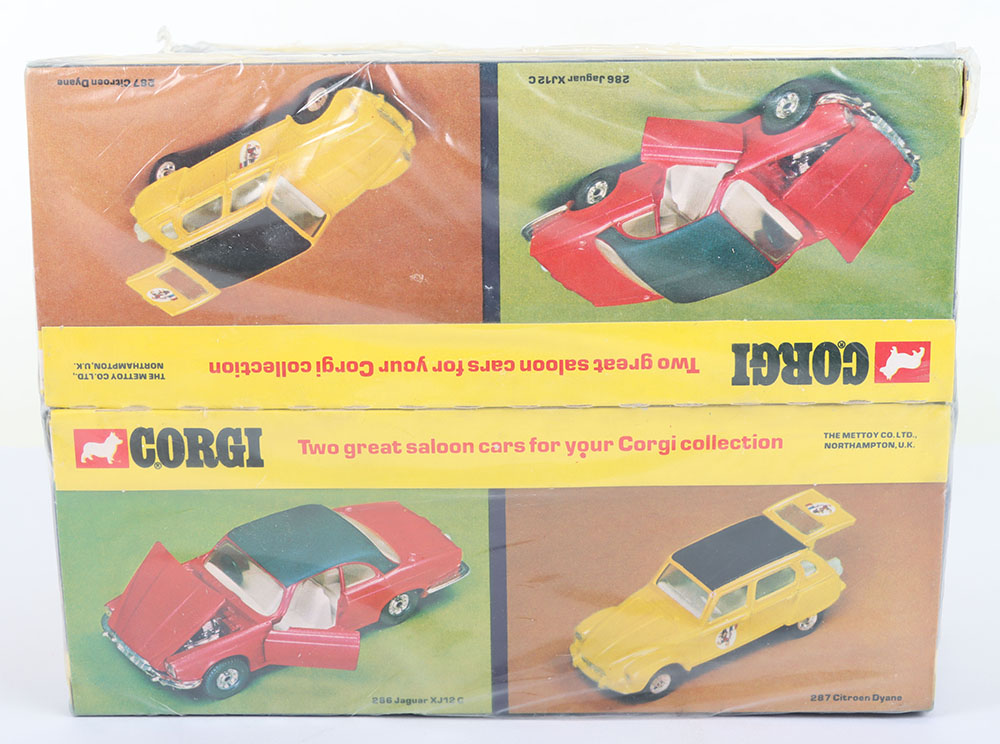 Corgi Trade Pack of six 482 Range Rover Ambulances - Image 3 of 7