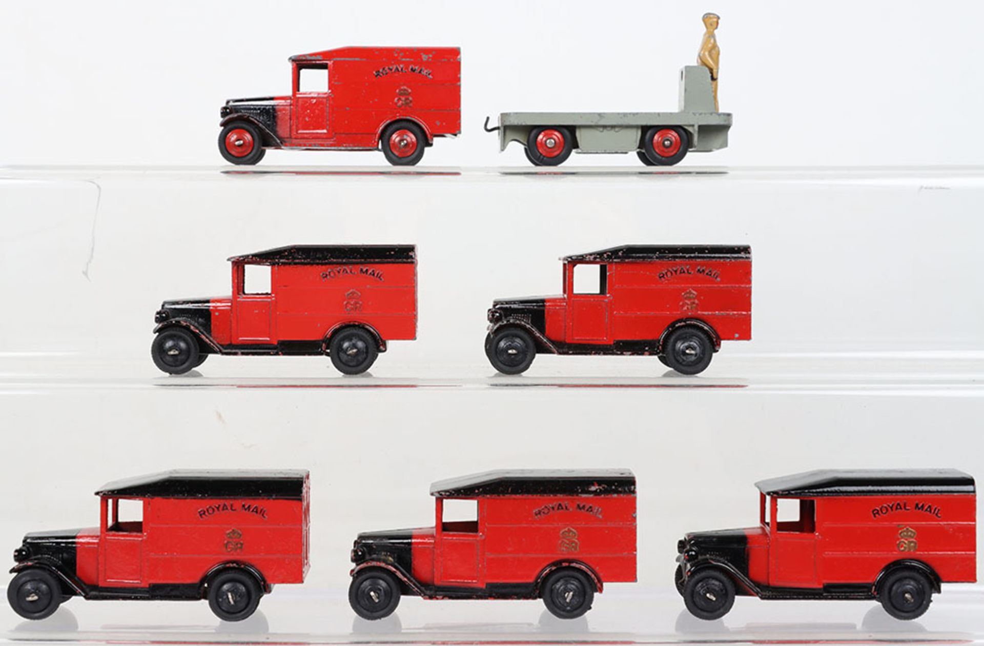 Six Post War Dinky Toys 31b Royal Mail Vans - Image 2 of 2