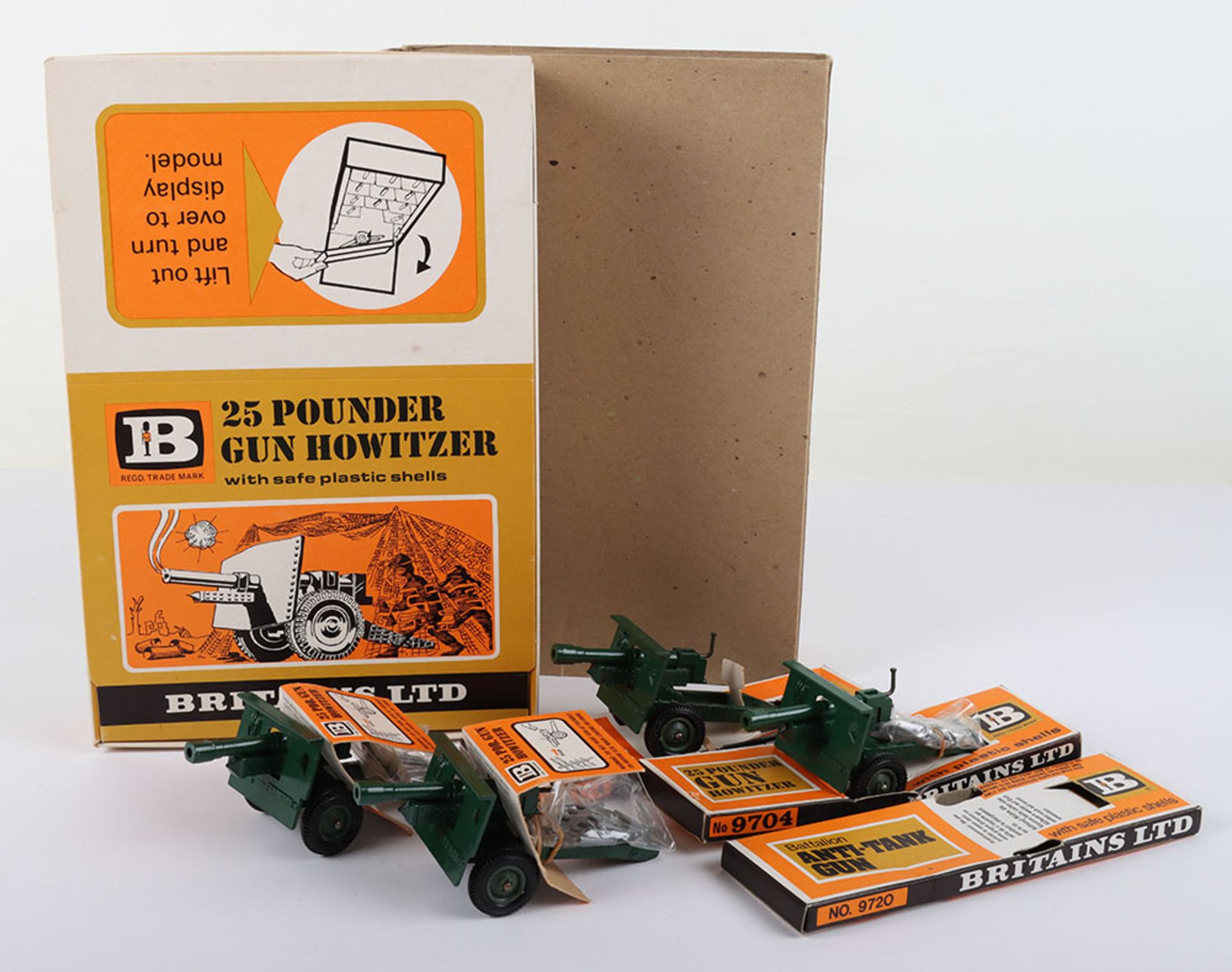 Britains Trade Pack with four 9704 25-Pounder Gun Howitzer