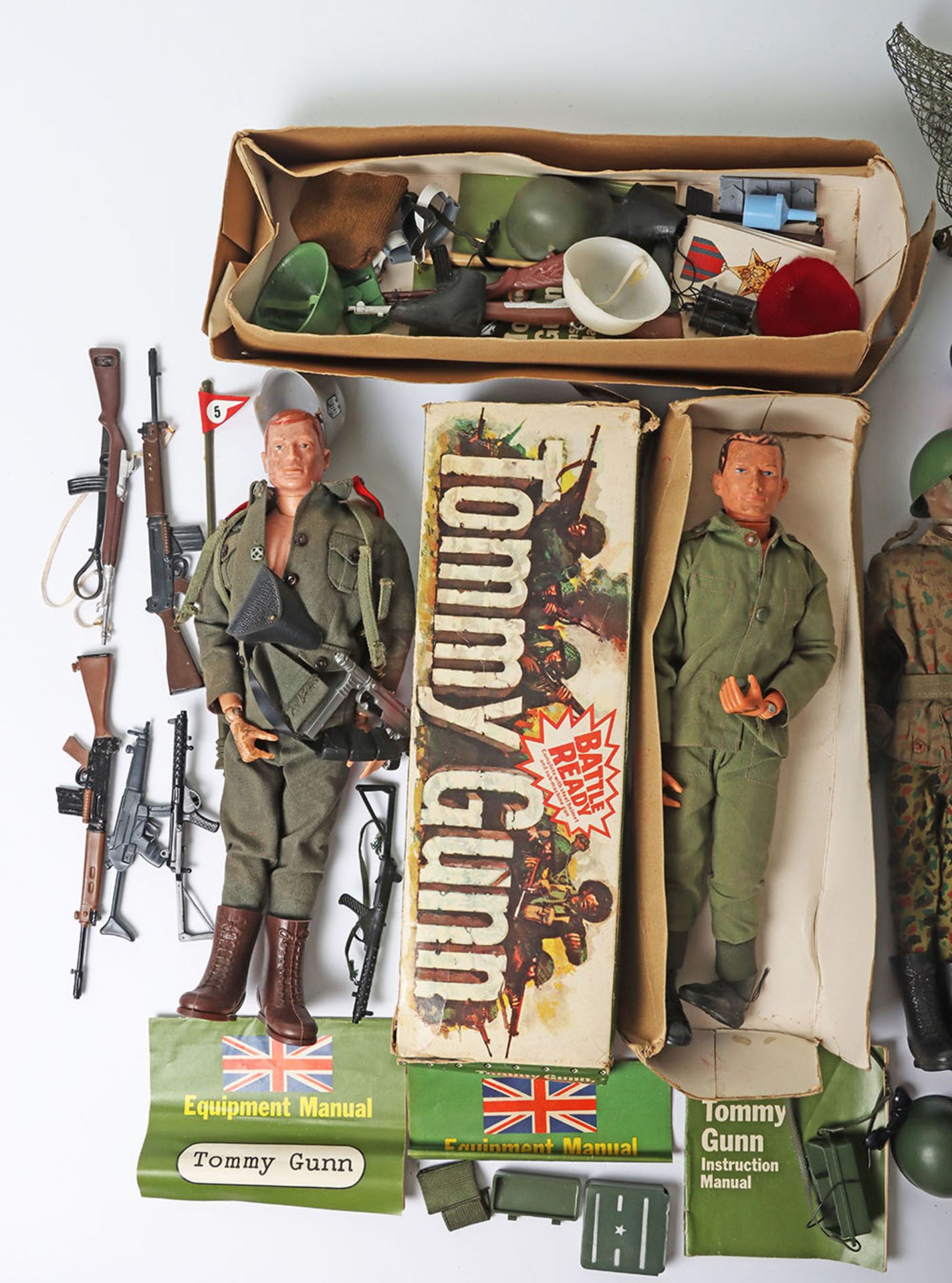 Quantity of Vintage Action Man & Pedigree Tommy Gun Equipment, Dolls and Accessories - Bild 4 aus 4