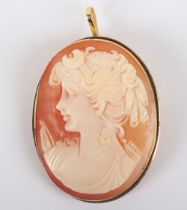 An 18ct gold cameo brooch