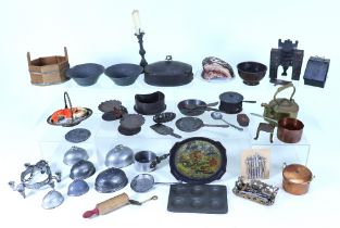 Collection of Kitchen related Dolls House miniatures,