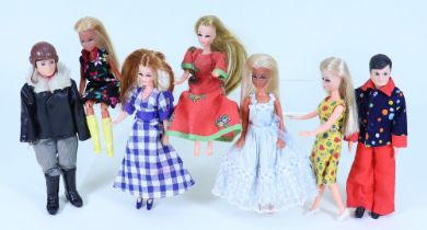 Five vintage Hong Kong Palitoy mini Pippa dolls and two Pete’s,
