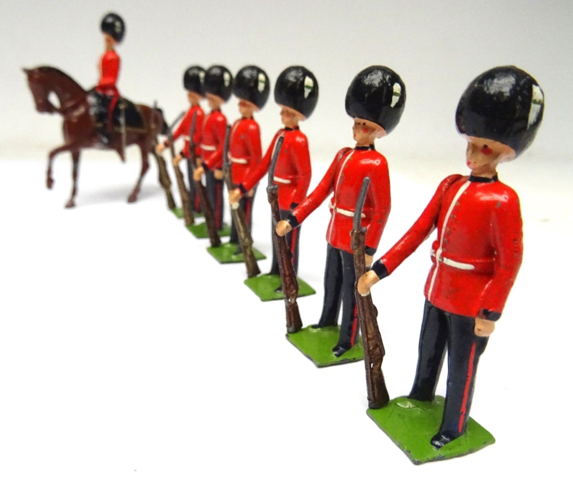 Britains Foot Guards set 2083 Welsh Guards - Image 4 of 6