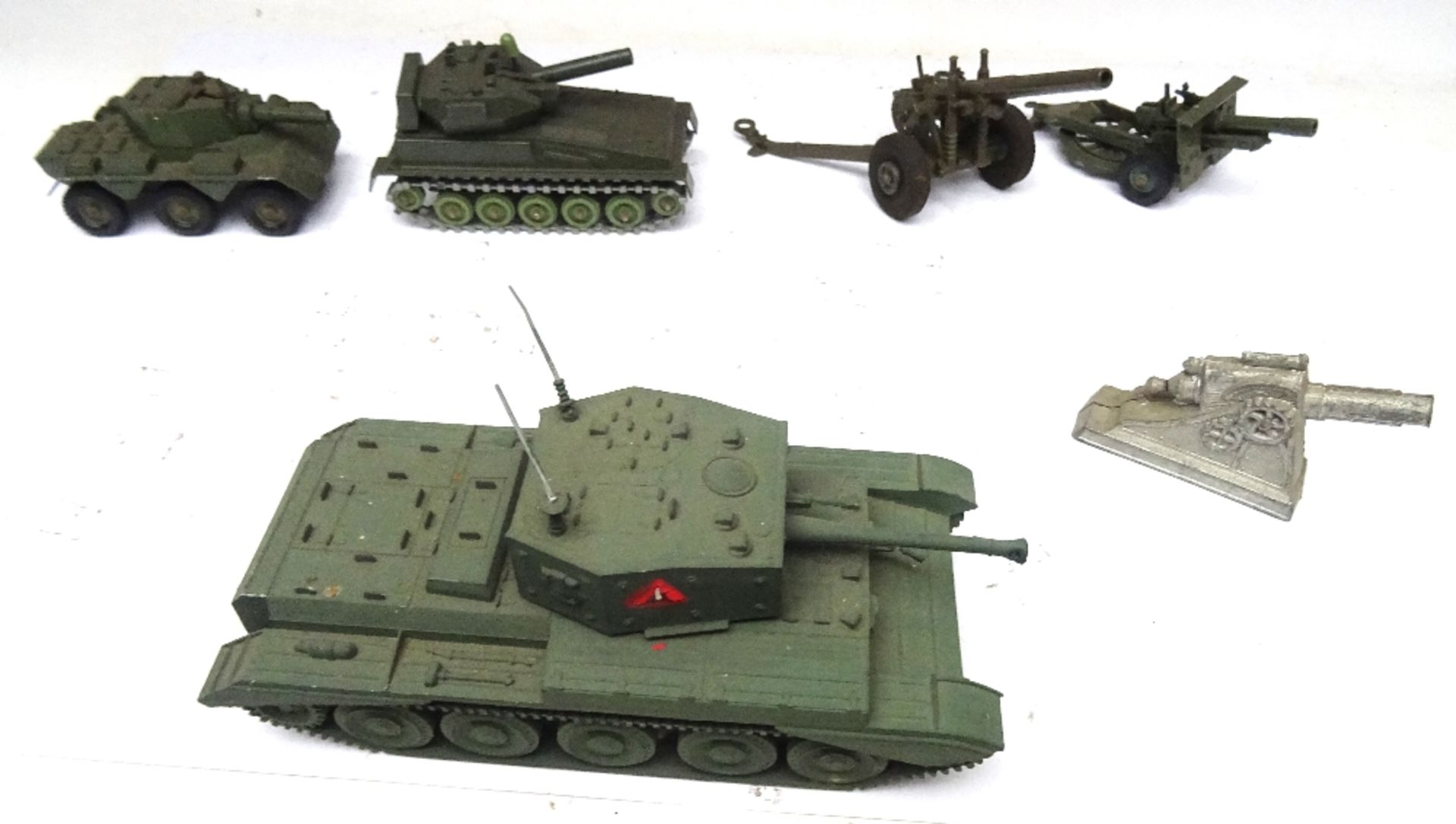 A selection of Guns, Artillery and Vehicles by various makers - Image 2 of 5