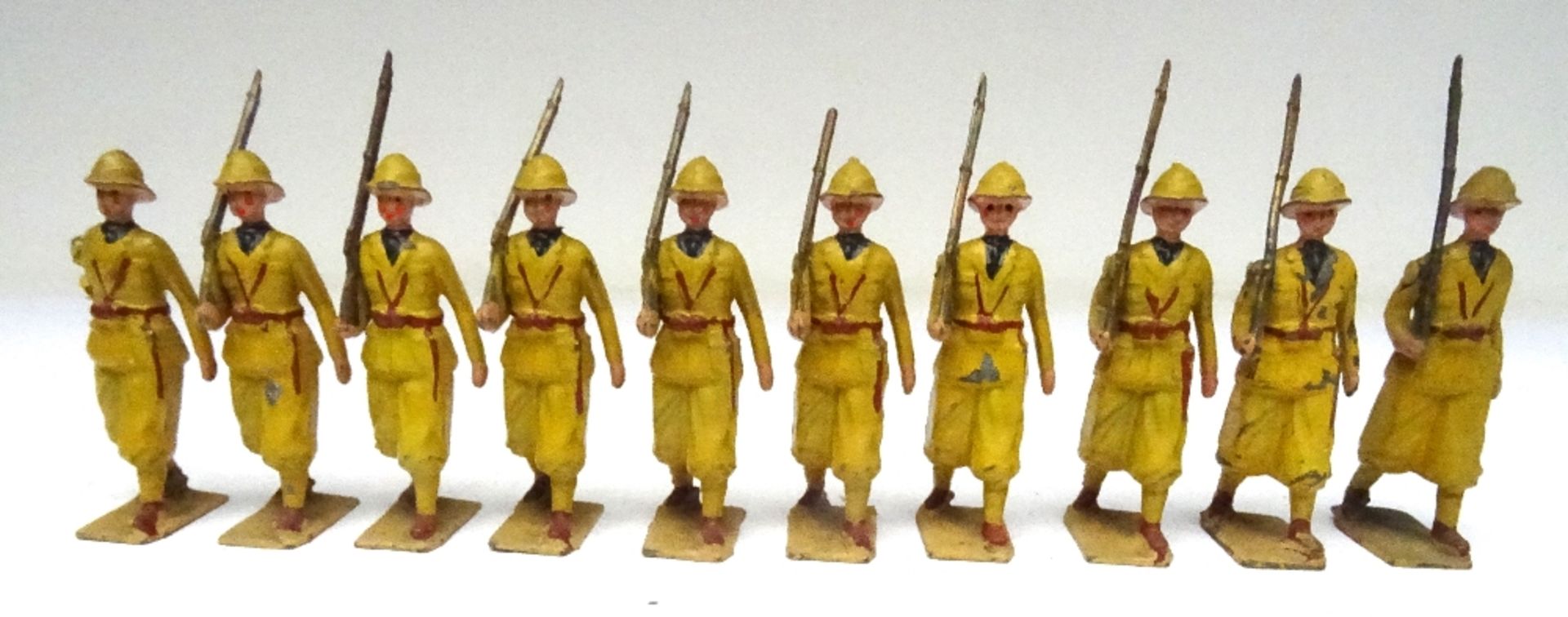 Britains set 1436, Italian Infantry in Colonial Service dress - Image 2 of 4