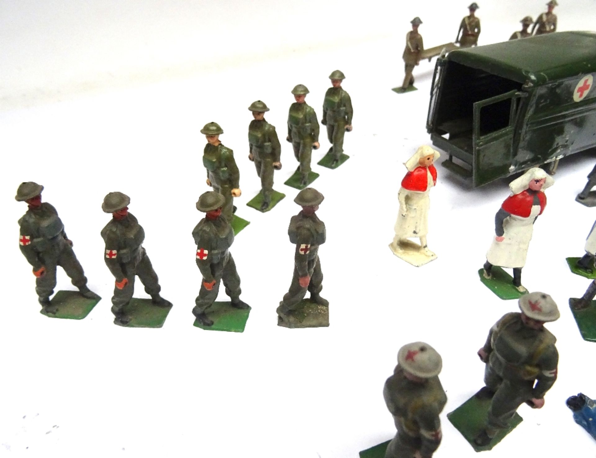 Britains set 1512 Army Motor Ambulance - Image 6 of 7