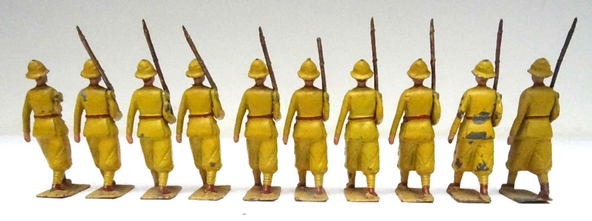 Britains set 1436, Italian Infantry in Colonial Service dress - Image 4 of 4