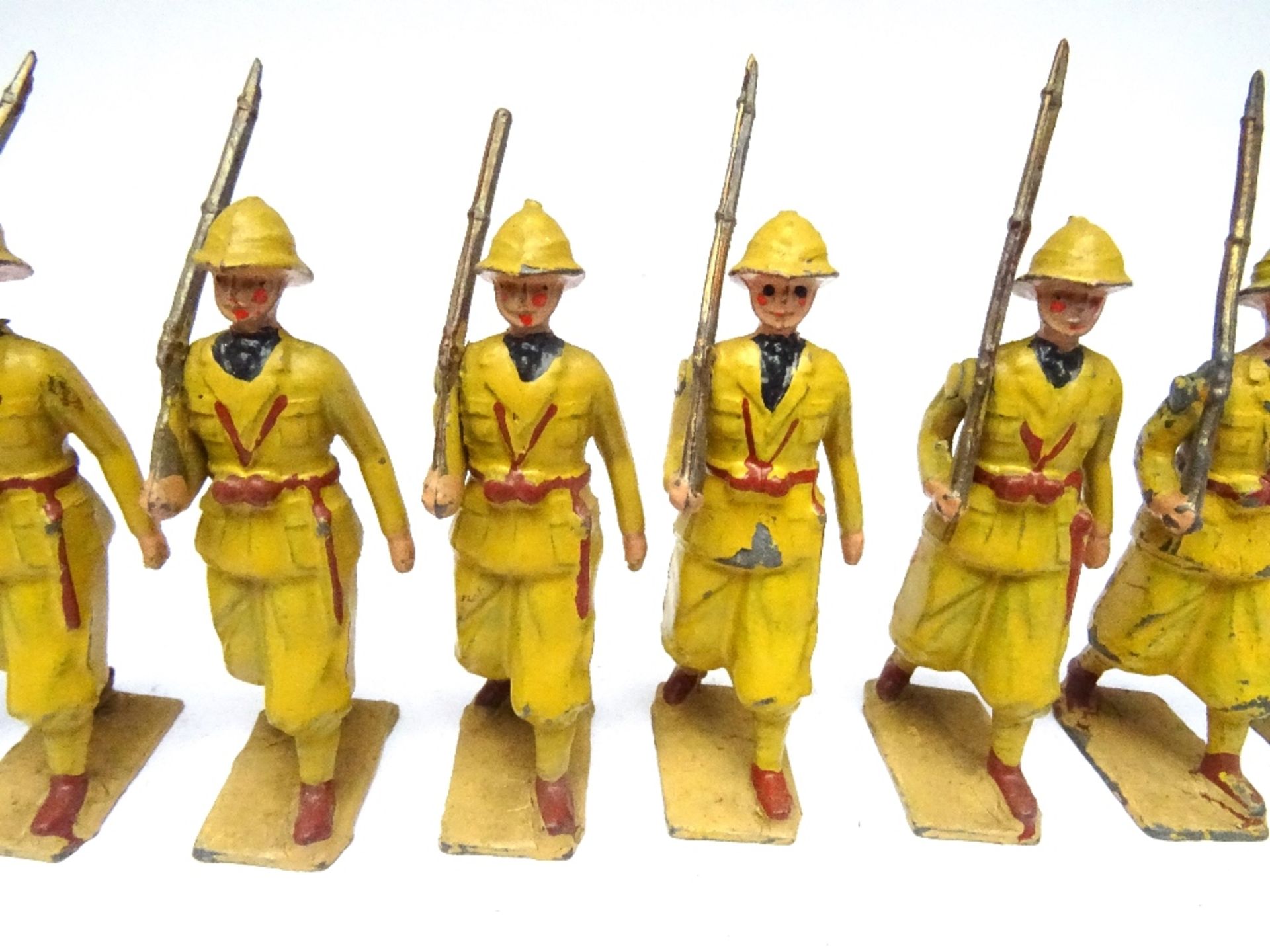 Britains set 1436, Italian Infantry in Colonial Service dress - Image 3 of 4