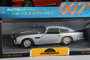 Chrono Aston Martin DB5 1963 Bond Silver, 1/18th Scale