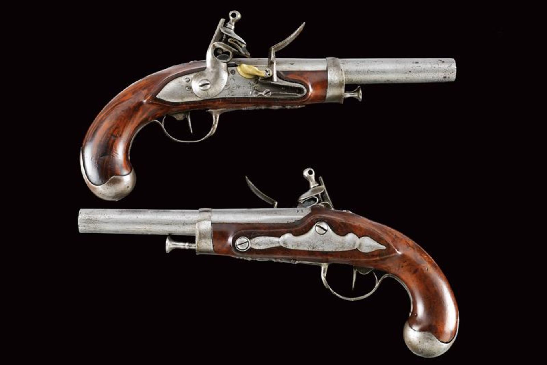 A pair of officer's flintlock pistols