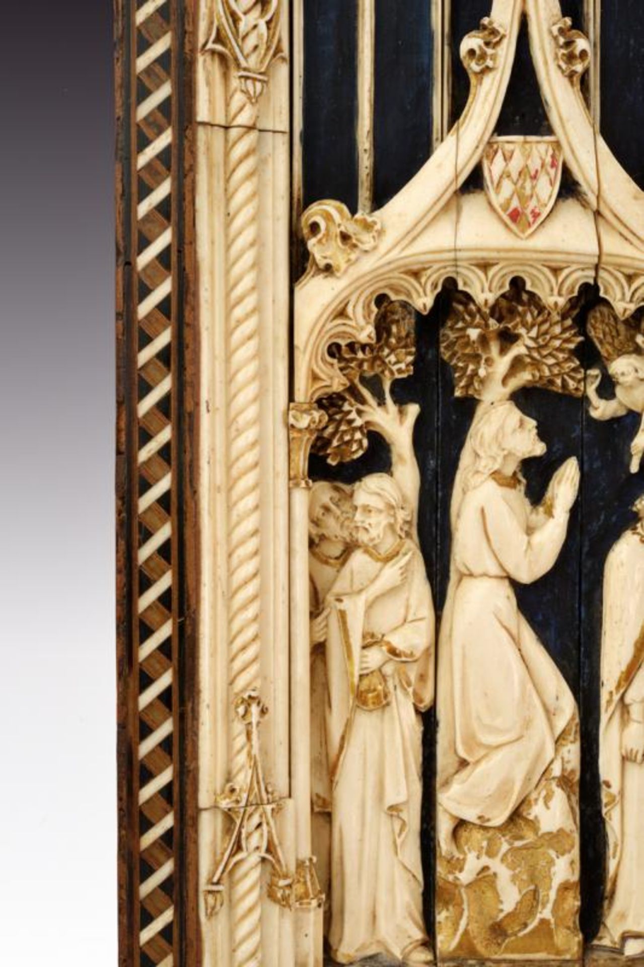 An extraordinary sculpted triptych with scenes from Christ's life - Image 5 of 11