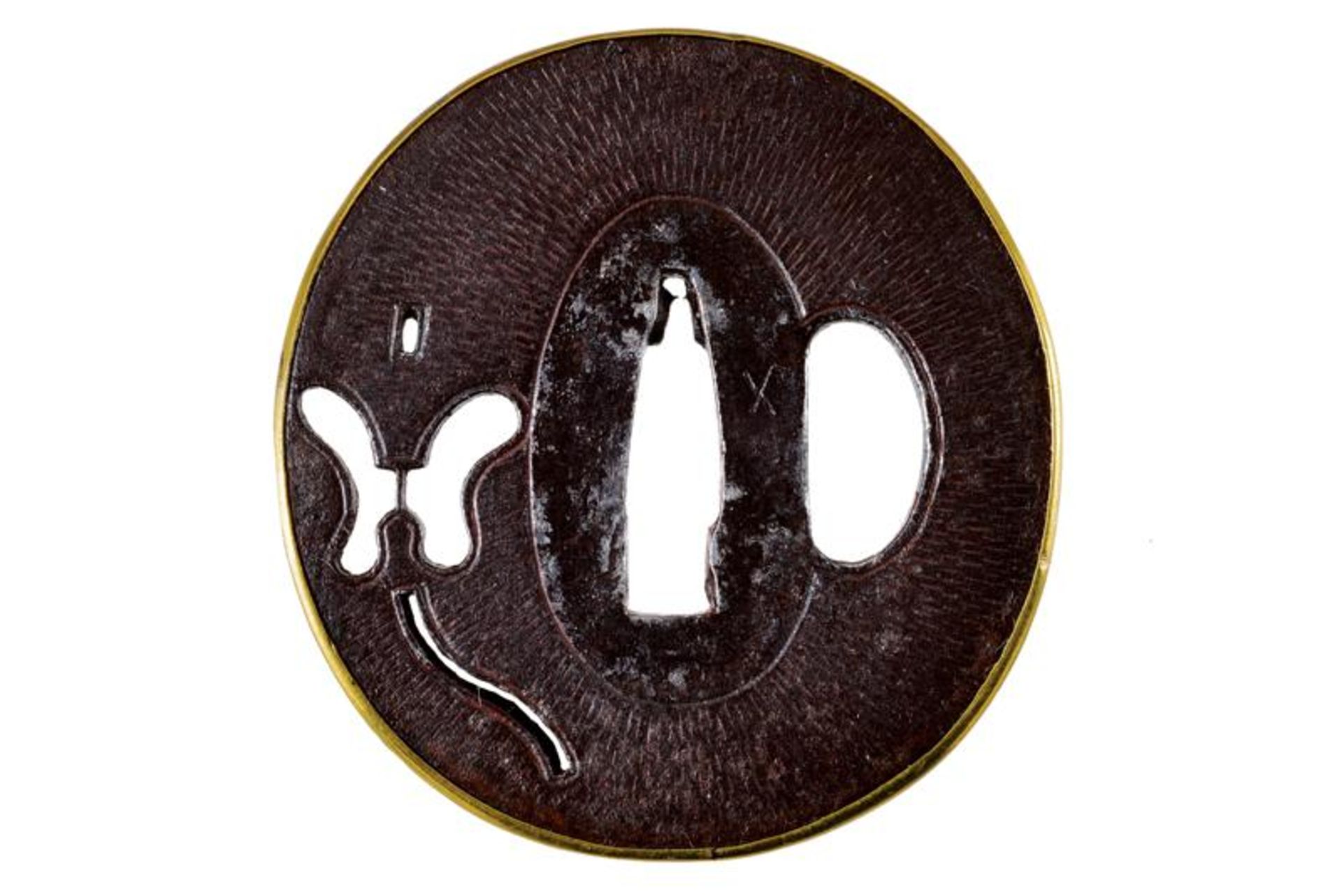 An elegant tsuba of the Umetada school - Image 2 of 4