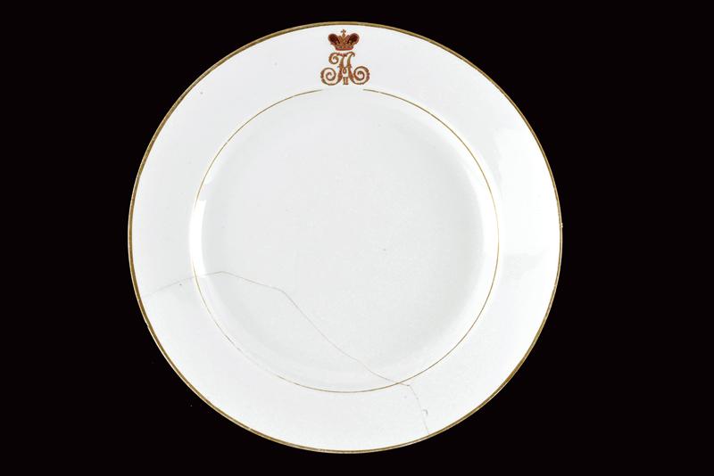 A very rare porcelain plate of the personal dinner set of the zar Nicholas II - Image 4 of 4