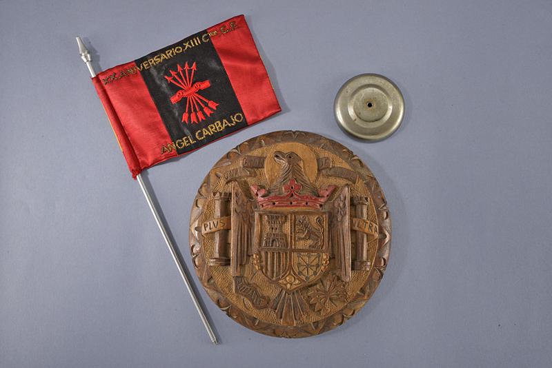 An insigna with coat of arms, Francisco Franco epoch