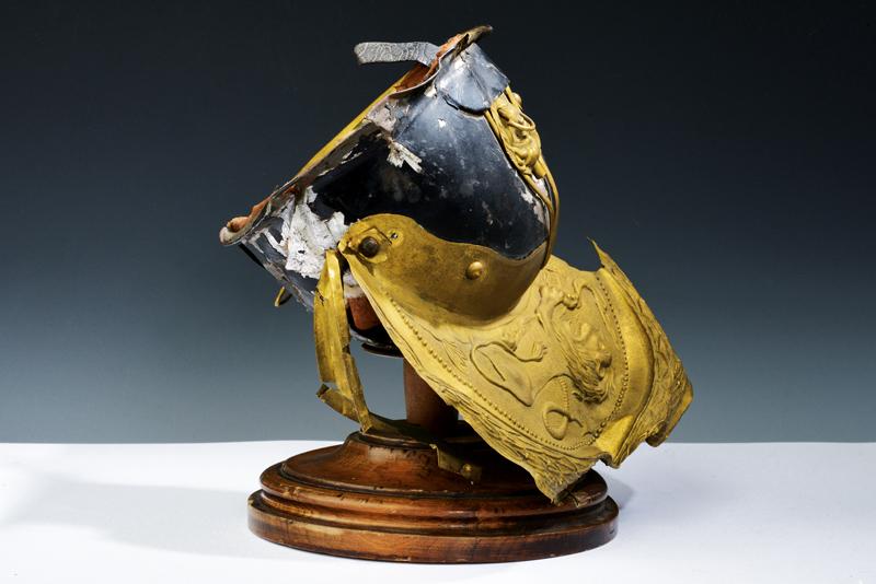 Rests of an 1848/49 model Chevauleger officer's helmet - Image 2 of 4