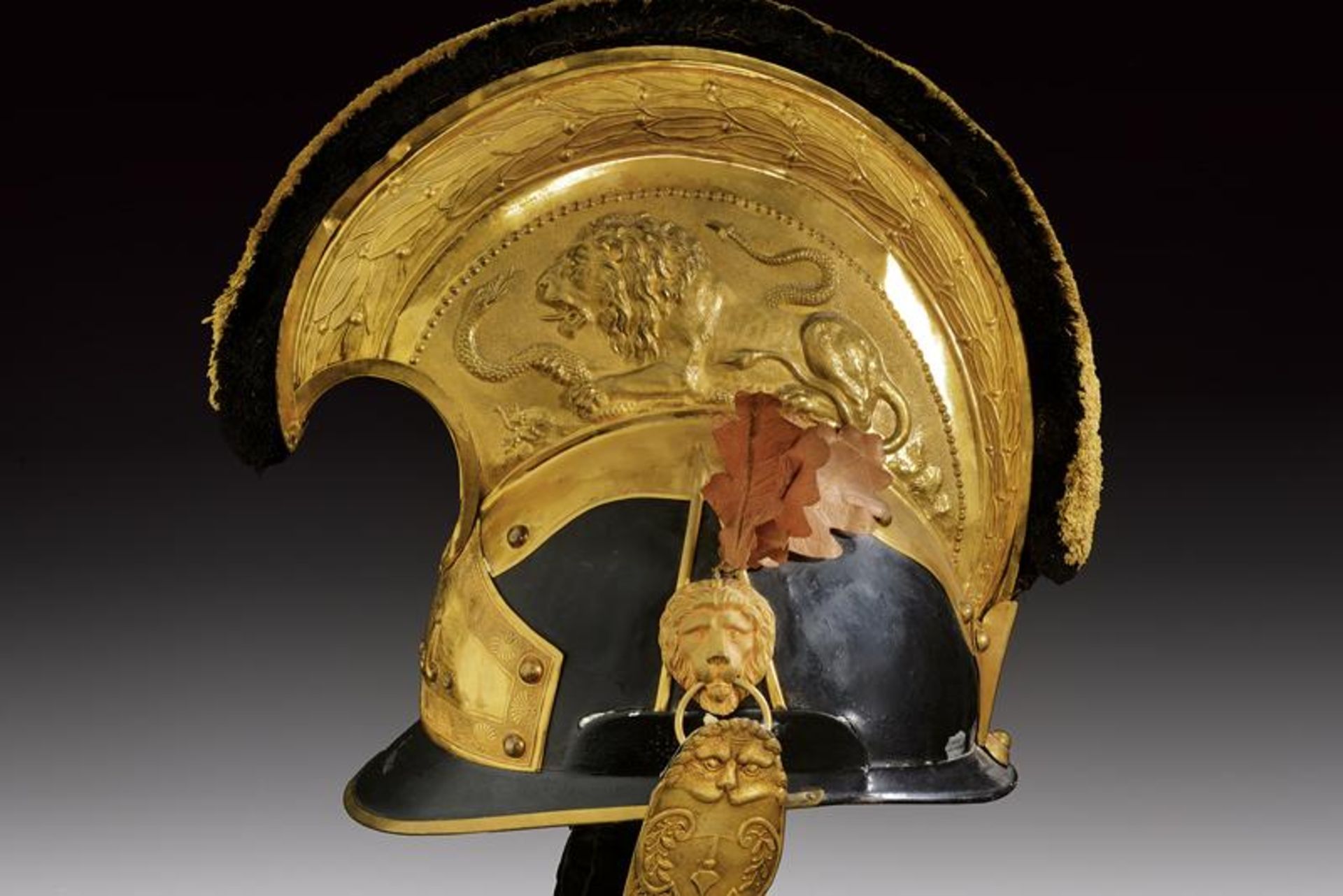 An officer's helmet and cuirass - Image 8 of 8