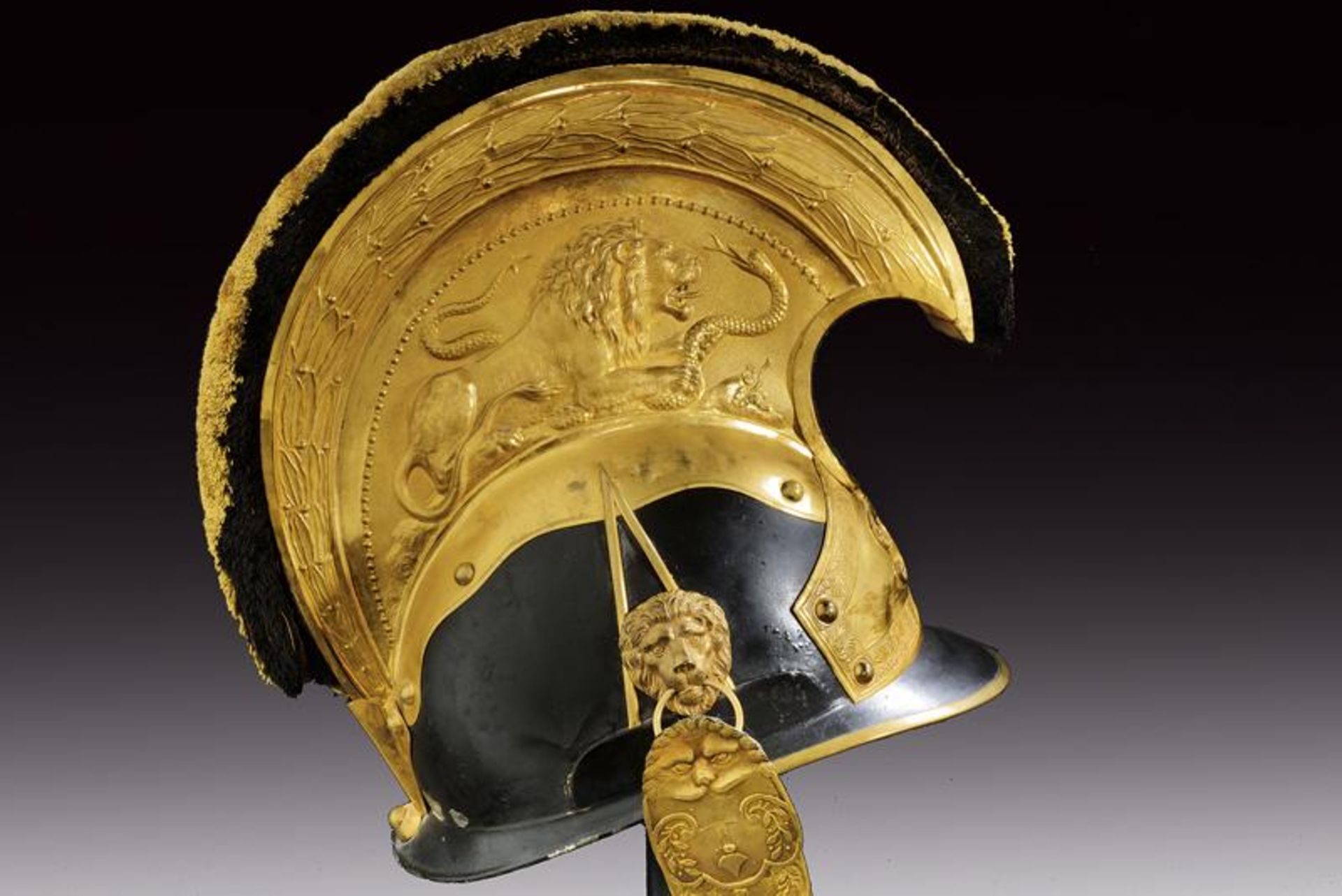 An officer's helmet and cuirass - Image 4 of 8