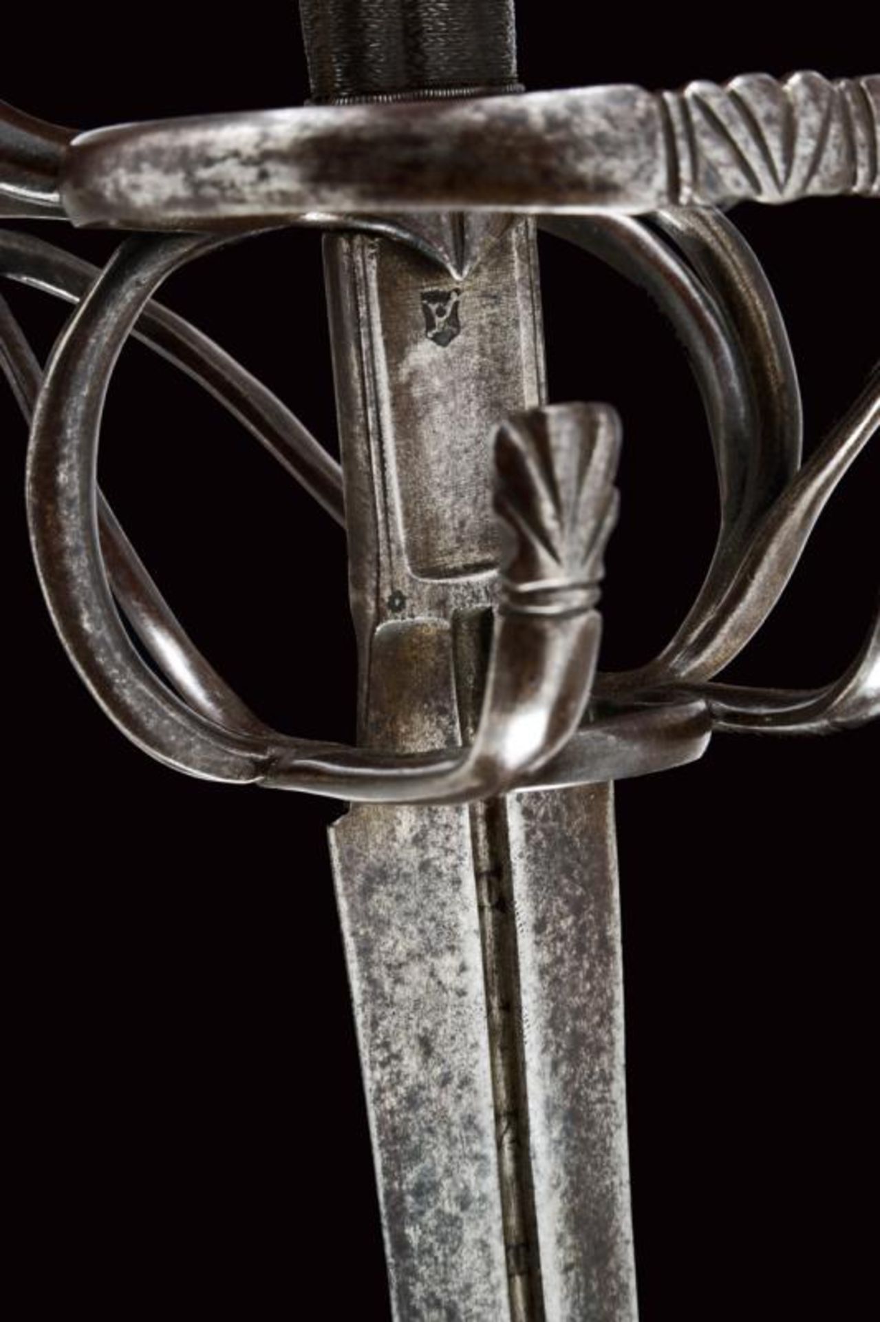 A fine officer's rapier - Image 4 of 8