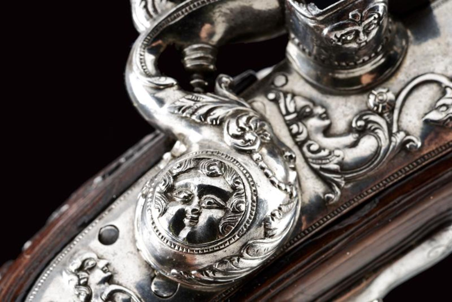 A beautiful pair of snaphaunce lock pistols signed by master G.G. - Bild 9 aus 17
