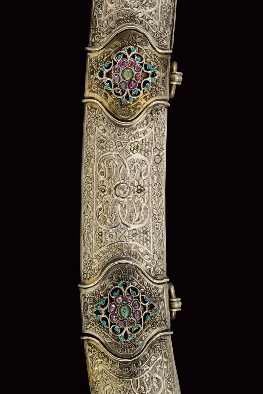 An exceptional silver-mounted pala decorated with stones - Image 5 of 32