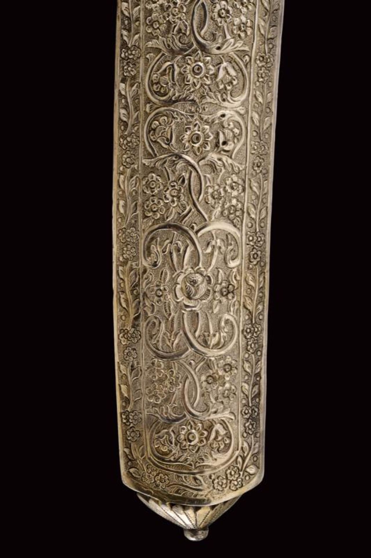 An exceptional silver-mounted pala decorated with stones - Image 18 of 32